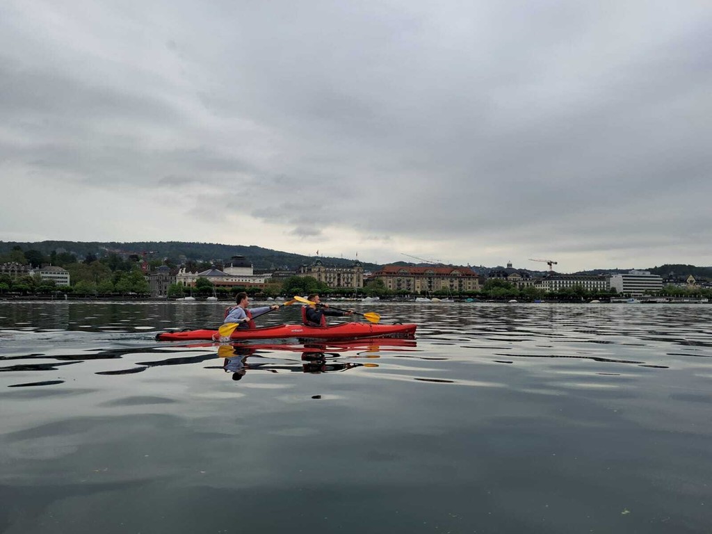 CARIFYcars's tweet photo. Das CARIFY Team hat einen fantastischen Morgen auf dem Zürichsee verbracht 🛶
Diese gemeinsame Erfahrung vor hat nicht nur die Muskeln gestärkt, sondern auch unseren Teamgeist!
#CARIFY #Team #Startup #Schweiz #Zürich #AutoAbo https://t.co/pZ0GQJ6XQb