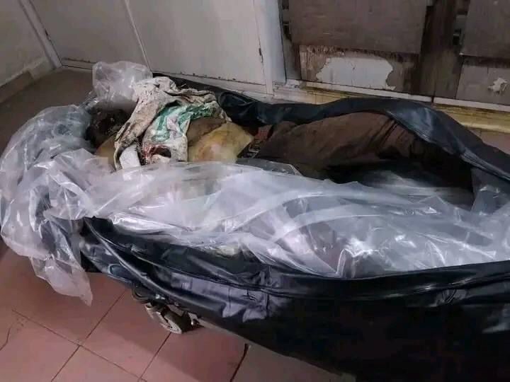RaissaKassire's tweet photo. Gabon,à Franceville cet Homme d'affaire à été assassiné.Le suspect,serait 1e ancienne Maire de la ville ,qui lui devrait 30 millions de FCFa.Le ressortissant Tchadien à construit la maison de cette derniére.Elle aurait engager des Congolais pour eliminer ce dernier.Les presumés coupables ont été arrêter par la police.Paix à son âme 😭