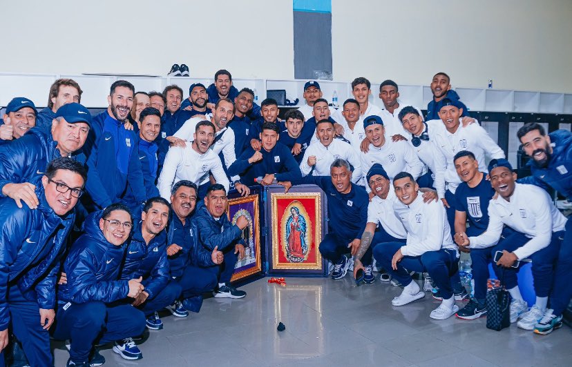 PopularAL1901's tweet photo. Mientras haya la mínima posibilidad de poder cambiar la historia, tendremos fe. A muerte con el equipo y el comando técnico.

Para un “Arriba Alianza”, siempre habrá un “…” https://t.co/mknYkXavBn