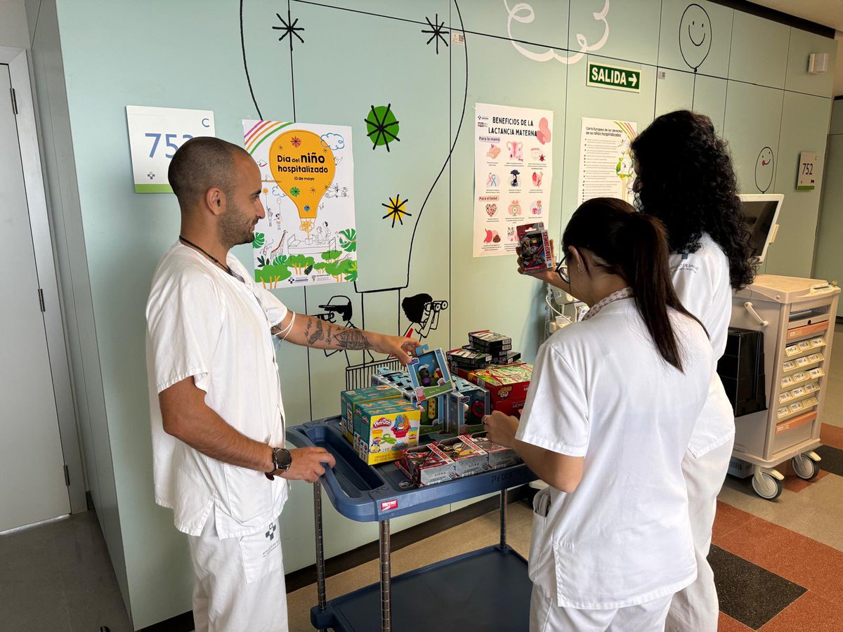 martaelr's tweet photo. Un año más, gracias a todas las personas que hacéis posible que se cumplan los derechos de los niños y niñas hospitalizados en el @HUCA_Asturias.
#DiaNiñoHospitalizado 
@Aflote @asoc_galban @Clowntigo @CRE_Juventud @Capgemini_ES @fpdeseo #NaricesAzules 
🏥👩🏻‍⚕️👨🏼‍⚕️🧑🏼‍🏫🤡🧡👨🏼‍⚕️❤️💙🎈📸 https://t.co/kur9OM8bcU