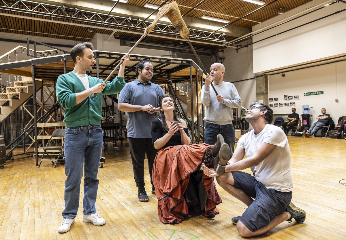 A <a href="/LeedsPlayhouse/">Leeds Playhouse</a> &amp; <a href="/Opera_North/">Opera North</a> co-production of #MyFairLady is getting ready to burst into bloom at the Playhouse this spring. 

31 May – 29 June 
leedsplayhouse.org.uk/event/my-fair-…
📸 <a href="/peachyraith/">Pamela Raith</a>