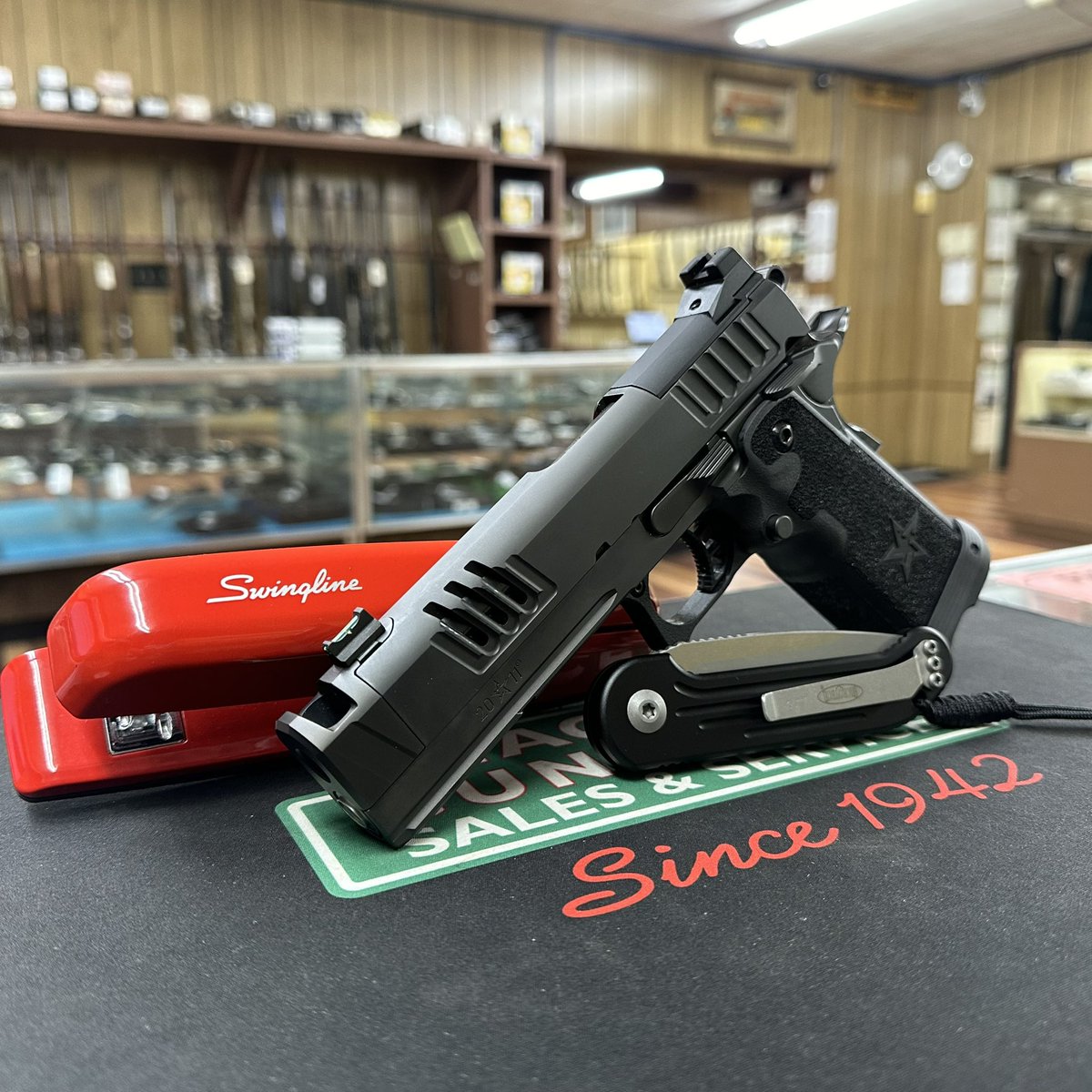 NagelsGunShop's tweet photo. The @STI_Intl XC alongside the @microtechknives LUDT for #MicrotechMonday.
.
Nagel’s is South Texas’ leading @STI_Intl Dealer and a
#SanAntonioTradition. https://t.co/FYznukVnsw