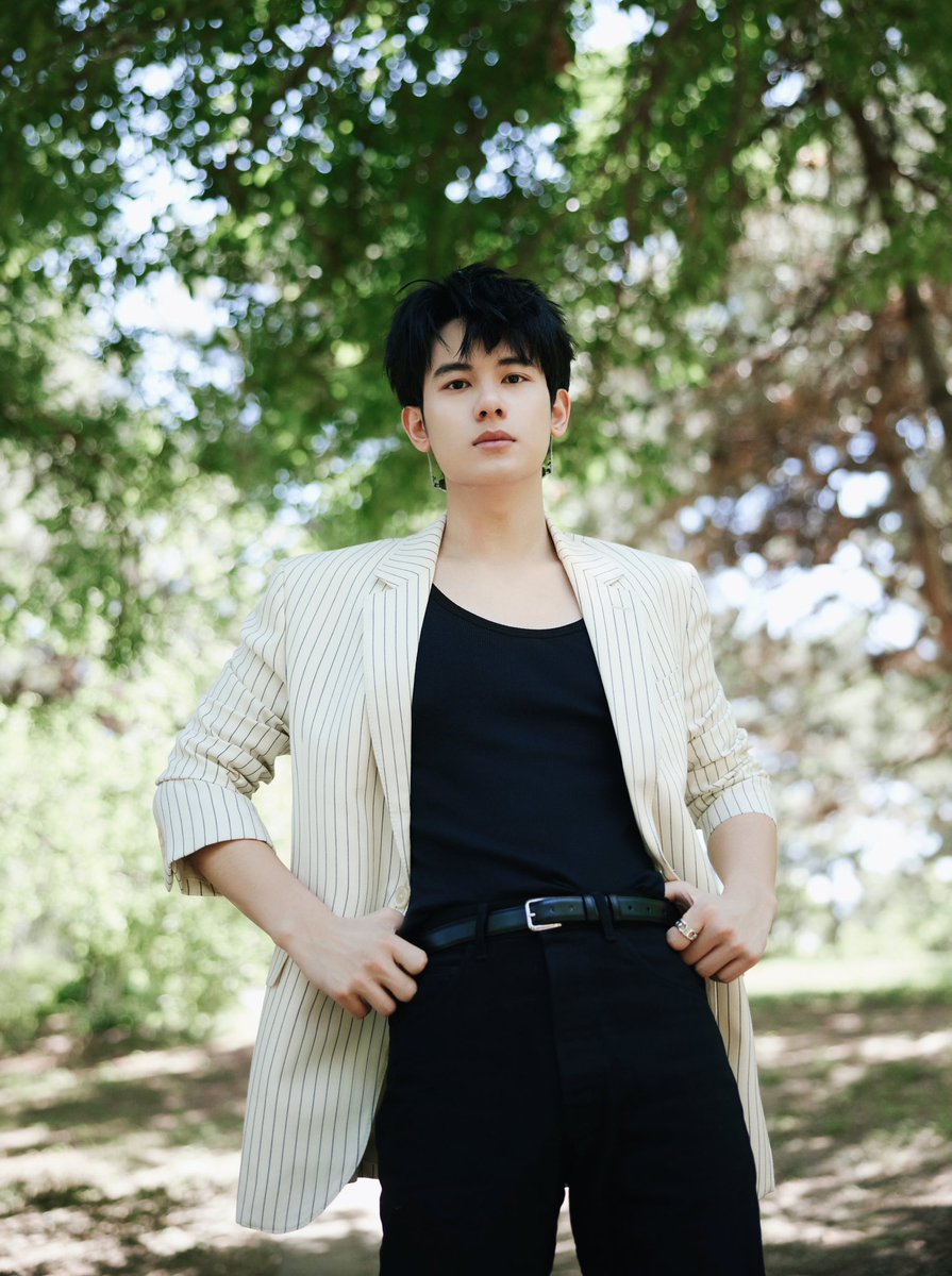 dramapotatoe's tweet photo. #HuXianxu’s studio shares new pics + vid 

More - https://t.co/SoVCAZJqKP
https://t.co/dYmKZ5DZrd https://t.co/kro6bc9XJw
