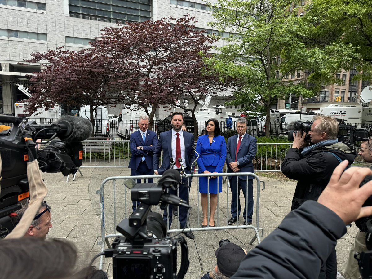 🚨HAPPENING NOW: Senator JD Vance, Senator Tommy Tuberville, AL AG Steve Marshall, IA AG Brenna Bird, and NY Rep. Nicolle Malliotakis address the press outside of the courthouse