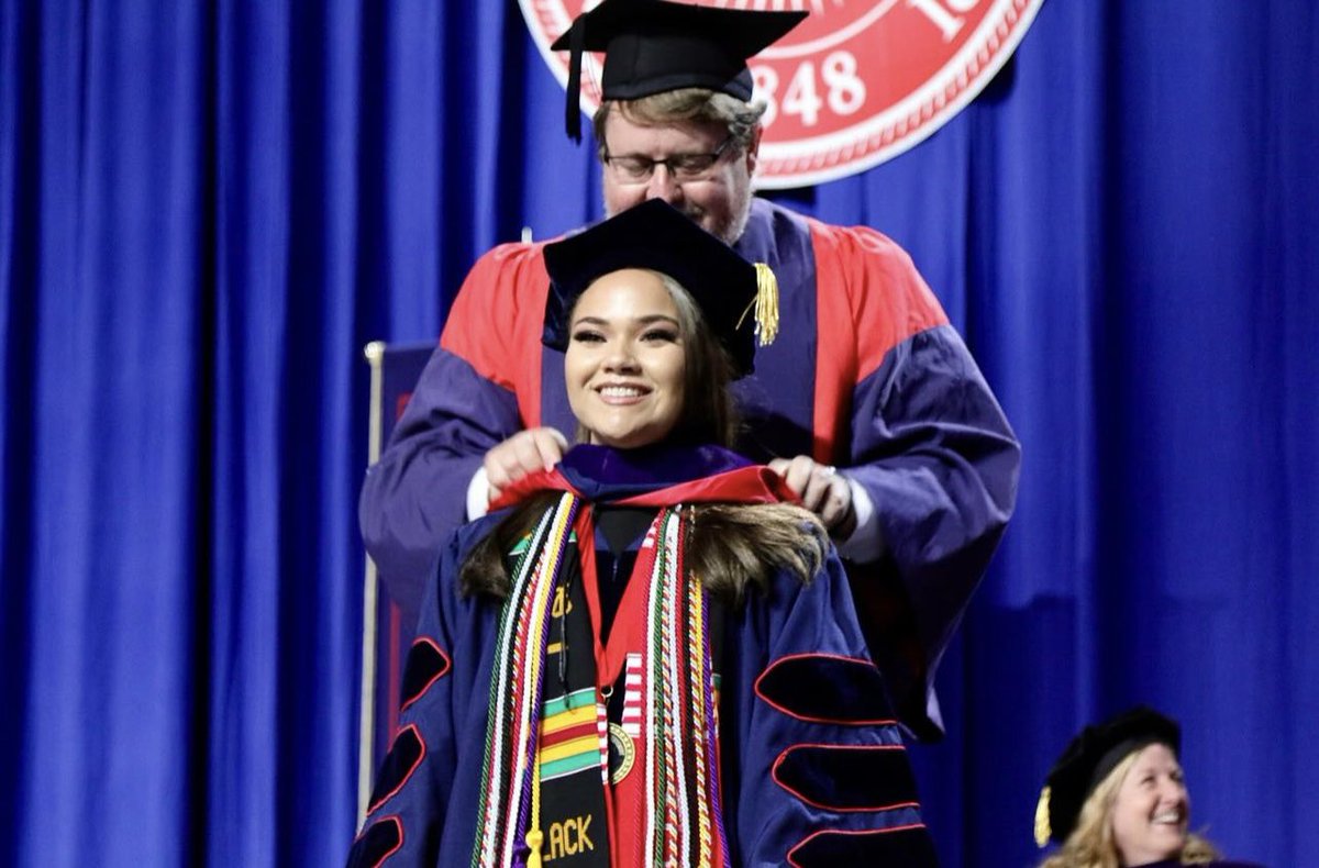 mariaaaaahhh's tweet photo. I graduated from law school, and my village was there to support me. 🥹❤️ https://t.co/mcwtnmw0PV