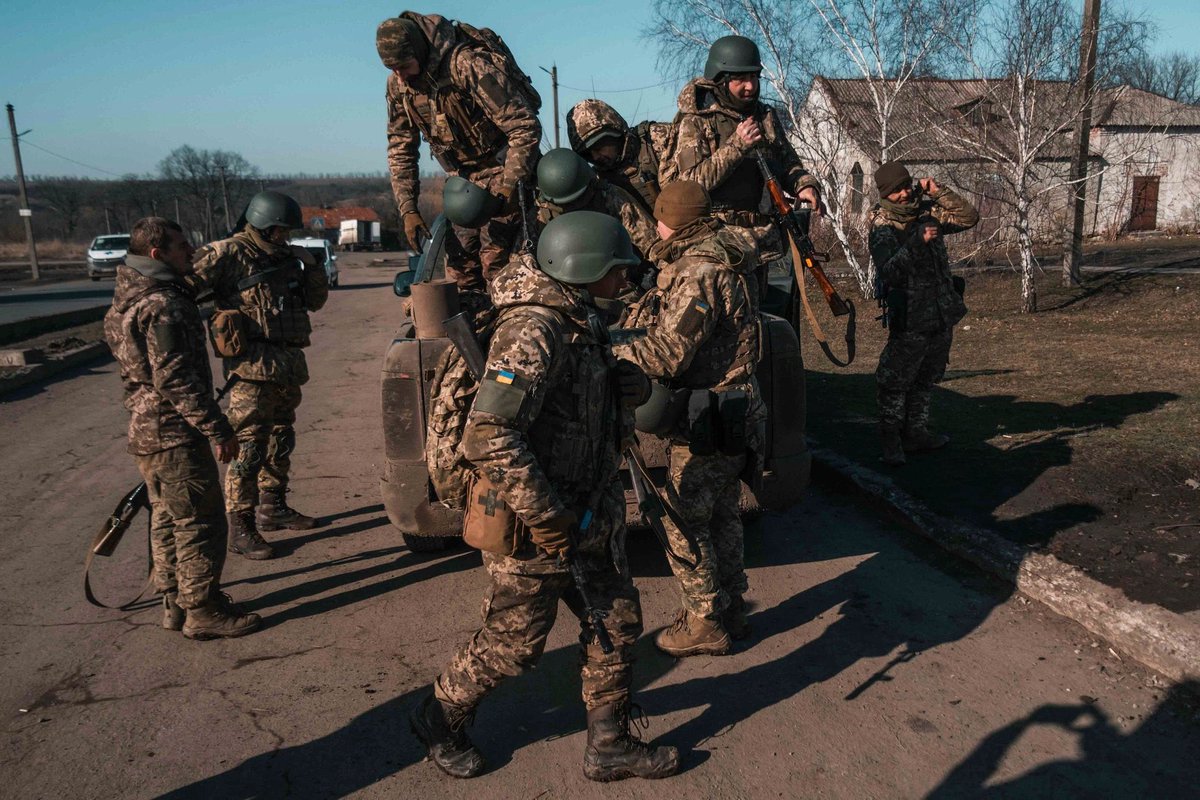 #Ucrania El jefe de operaciones del Ejército de Ucrania en #Kharkiv ha sido reemplazado en medio de la renovada ofensiva rusa en la región. El cambio se enmarca dentro del contexto en el que Moscú ha logrado hacerse con varias localidades y continúa avanzando.