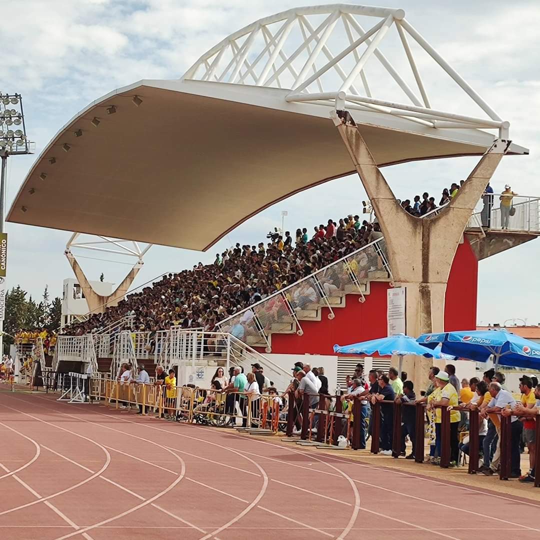 💛LO HEMOS CONSEGUIDO💙
25 Años después, Villafranca volverá a vivir un Playoff de ascenso a 2RFEF.
Gracias a TODOS , a los que siempre han creído y han estado y a los que no, nos habéis dado fuerzas!!
Pero no queremos que esto acabe aquí.
El domingo os esperamos en el municipal.