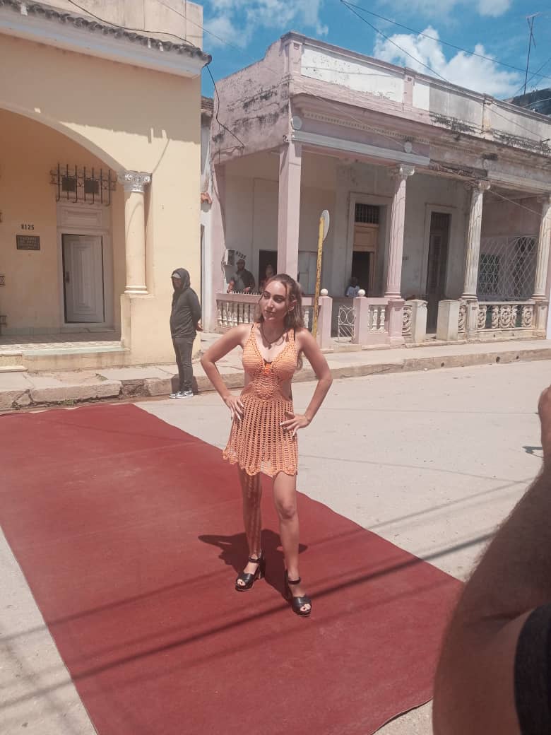 DirectorCultMy's tweet photo. Con un desfile de modas, con piezas de nuestros artesanos artistas, da comienzo la exposición de la ACAA en la Galería Arìstedez Fernàndez de Güines.
#Mayabeque 
#JuntosPorMayabeque 
#CubaEsCultura https://t.co/IP699eZQrt