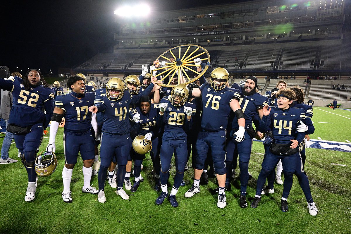 After a great conversation with @Coach_J_Rod I am pumped to receive an offer to Akron! @ZipsFB @coach_spinnato @CRHFootball @GIfootballChris @BigManAcademy1