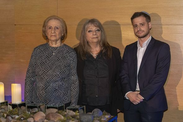 Sobreviviente Sara Filut, acompañada por la Presidente del Centro Recordatorio del Holocausto Prof. Rita Vinocur y el Presidente de la Organización Sionista del Uruguay Lic. Martín Glass #IomHashoaEnUruguay
<a href="/KehilaUruguay/">Kehilá · Comunidad Israelita del Uruguay</a> <a href="/NCIMontevideo/">NCI Montevideo</a> <a href="/SefaradiUy/">Comunidad Sefaradí</a> <a href="/OSU_UY/">Organización Sionista del Uruguay</a>