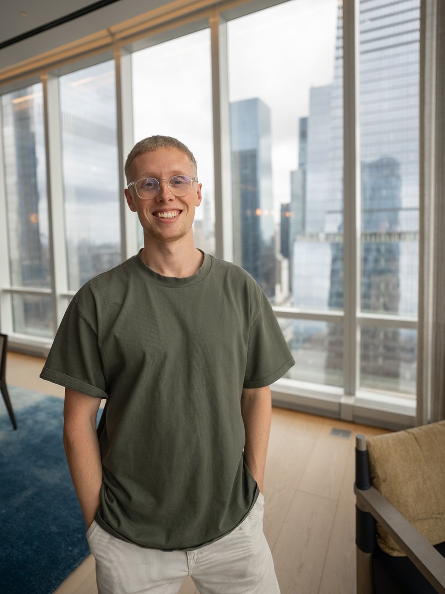 3 months ago I was laid off.

And a week ago I raised a $250k pre-seed in NYC.

My wife and dog had just flown into JFK from New Zealand.

We'd sold everything, spent a fortune on vet bills and put down an enormous deposit on an apartment.

Full post: linkedin.com/posts/jacobbin…