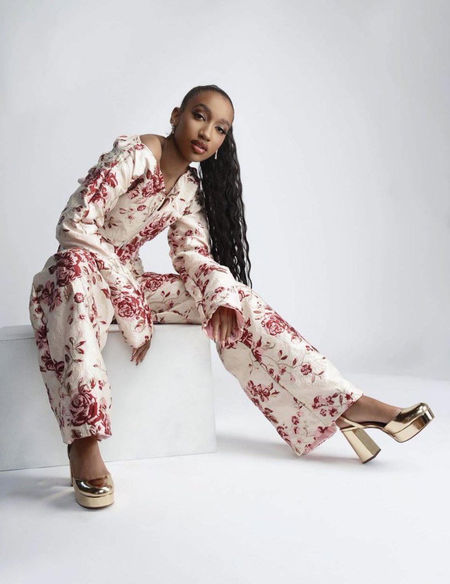 ErisAubrie's tweet photo. Proud to be the 14 year old Print Model &amp; Fashion Designer in this SIX PAGE publication! Thank you Malvie Magazine for the unforgettable opportunity! 💖💖 https://t.co/ITU8gIOFaF