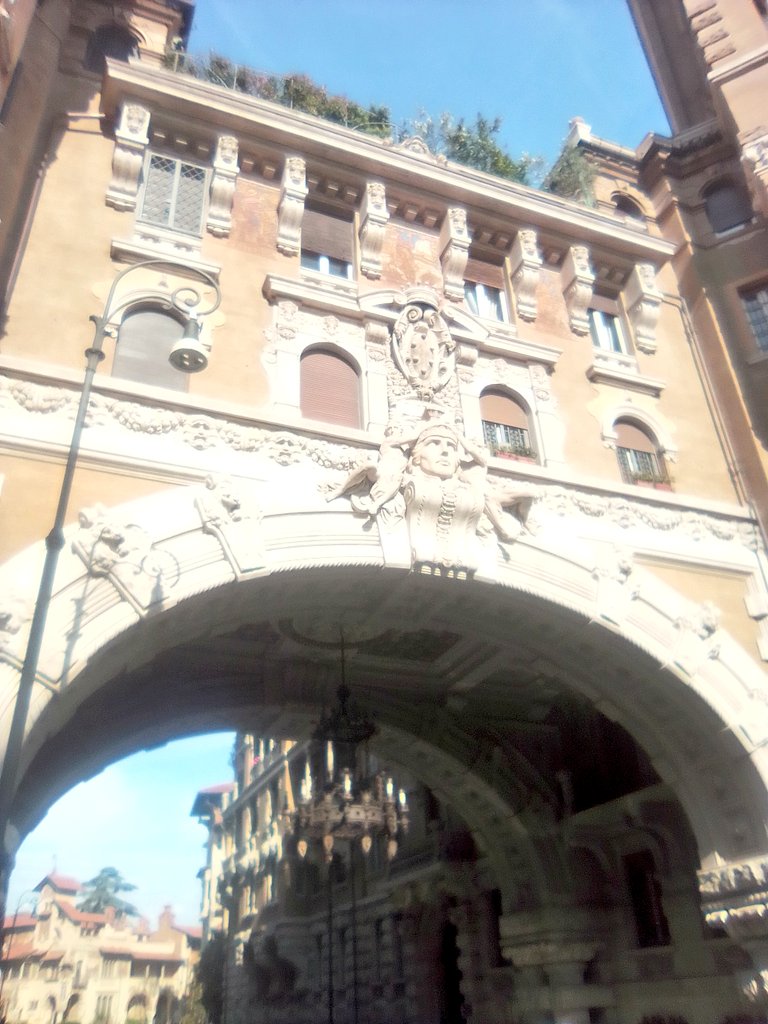 MLFranciolini's tweet photo. #Roma #PiazzaMincio #Coppede #photography https://t.co/KCHL4zrasT
