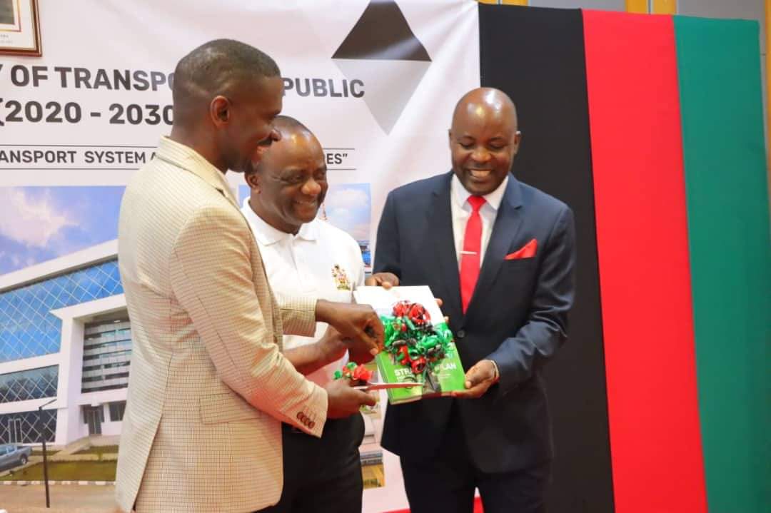 Ministry of Transport and Public Works has officially launched its 2023-2030 strategic plan in Lilongwe today. facebook.com/share/p/G6Ha32…