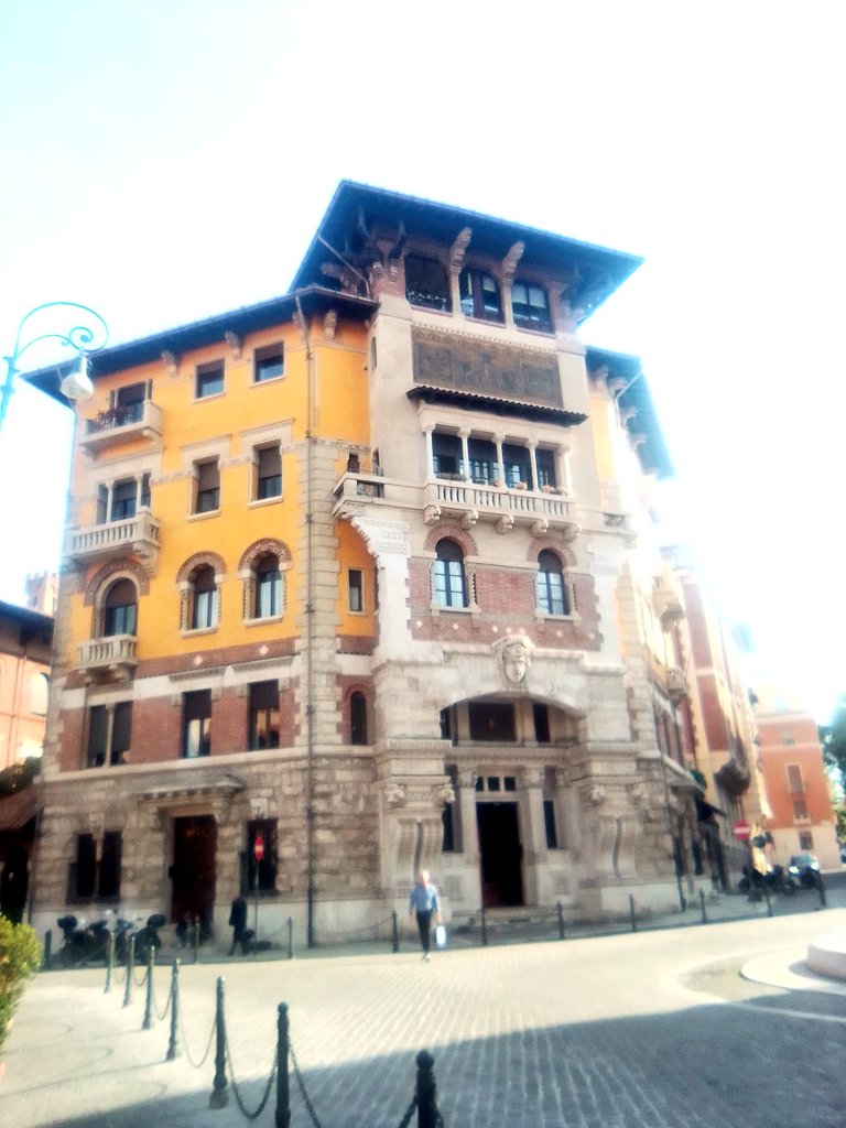 MLFranciolini's tweet photo. #Roma #PiazzaMincio #Coppede #photography https://t.co/KCHL4zrasT