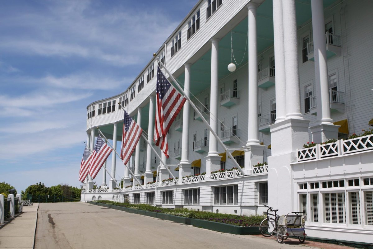 As we count down the days to the 2024 Mackinac Policy Conference, @Baruah_DRC_CEO joined @wjrradio's 'JR Morning with @newsguy760, @Jamie_Edmonds and Lloyd Jackson to talk about this year's agenda, the U.S. Senate debate, and more. Get the latest news. ⤵️ detroitchamber.com/jr-morning-age…