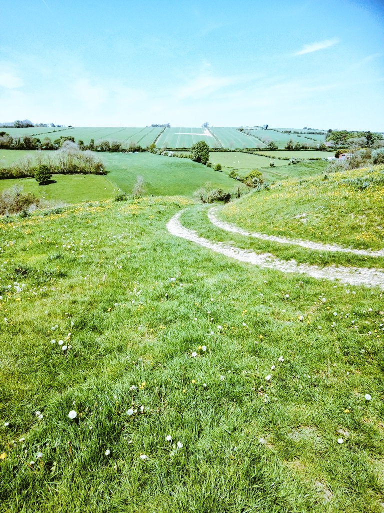 A lovely 23°C on the Yorkshire Wolds today 😊🌞 #millington #wolds #yorkshirewolds #countryside #countryliving #rural #rurallife #yorkshirelife #eastriding #spring #may #lovewhereyoulive