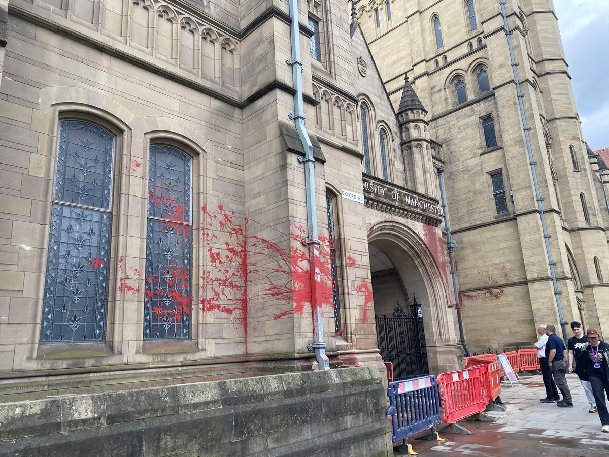 The Uni of Mcr was sprayed with red paint last night, presumably due to their involvement in the arms trade, BAE systems & Tel Aviv university. 

It’s not coming off & the stains look even more like the Palestinian blood on their hands. 

#StopArmingIsrael #CeaseFireNow