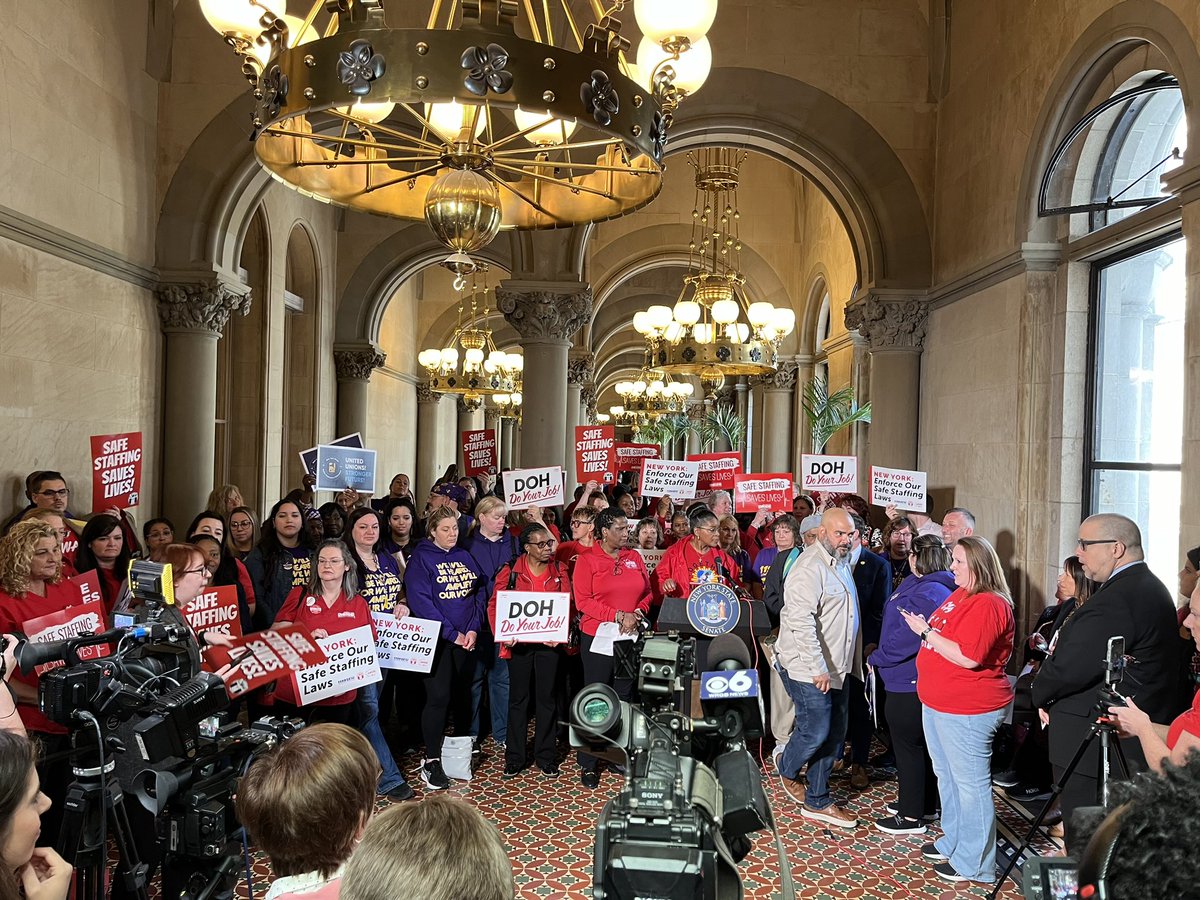 Labor is in the HOUSE today! Safe Staffing Saves Lives!!! 
#safestaffingsaveslives #LobbyDay #AlbanyNY #UnionStrong