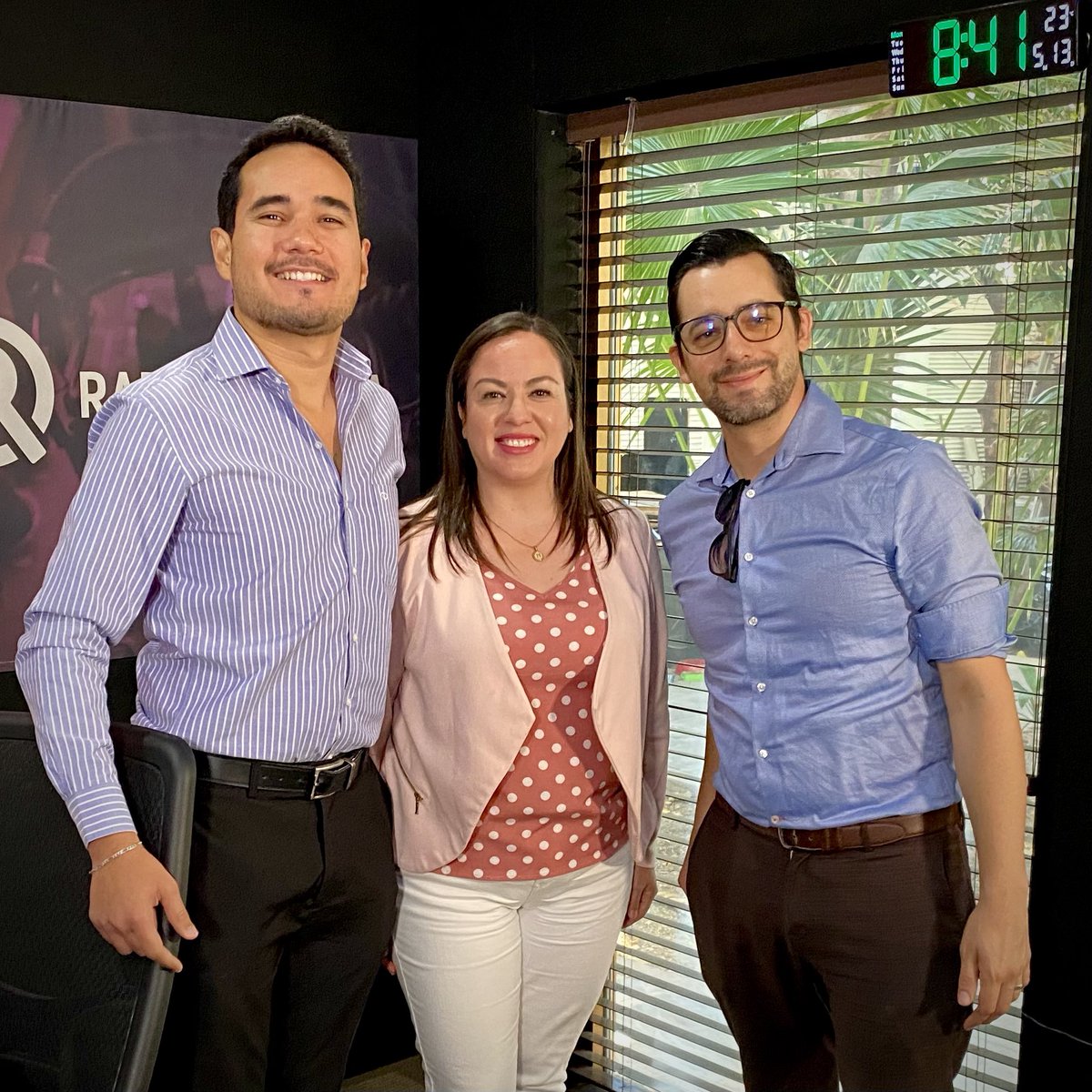 RSonoraFM's tweet photo. El Dr. @JesusJaimeMB y el Lic. @MoisesCanale, nos acompañan esta mañana para invitar a nuestros radioescuchas que trabajan en el ámbito de la salud al Simposio Sobre el Lavado de Manos que se llevará a cabo este jueves 16 de mayo de 9:00 am a 3:00 pm en la UVM #Hermosillo. 

Acompáñanos en Sonora Noticias AM con @niriaandrade de 7:00 a 9:00 am con las noticias más relevantes de la entidad. 📻

👉 https://t.co/Aq9KRfSEJG