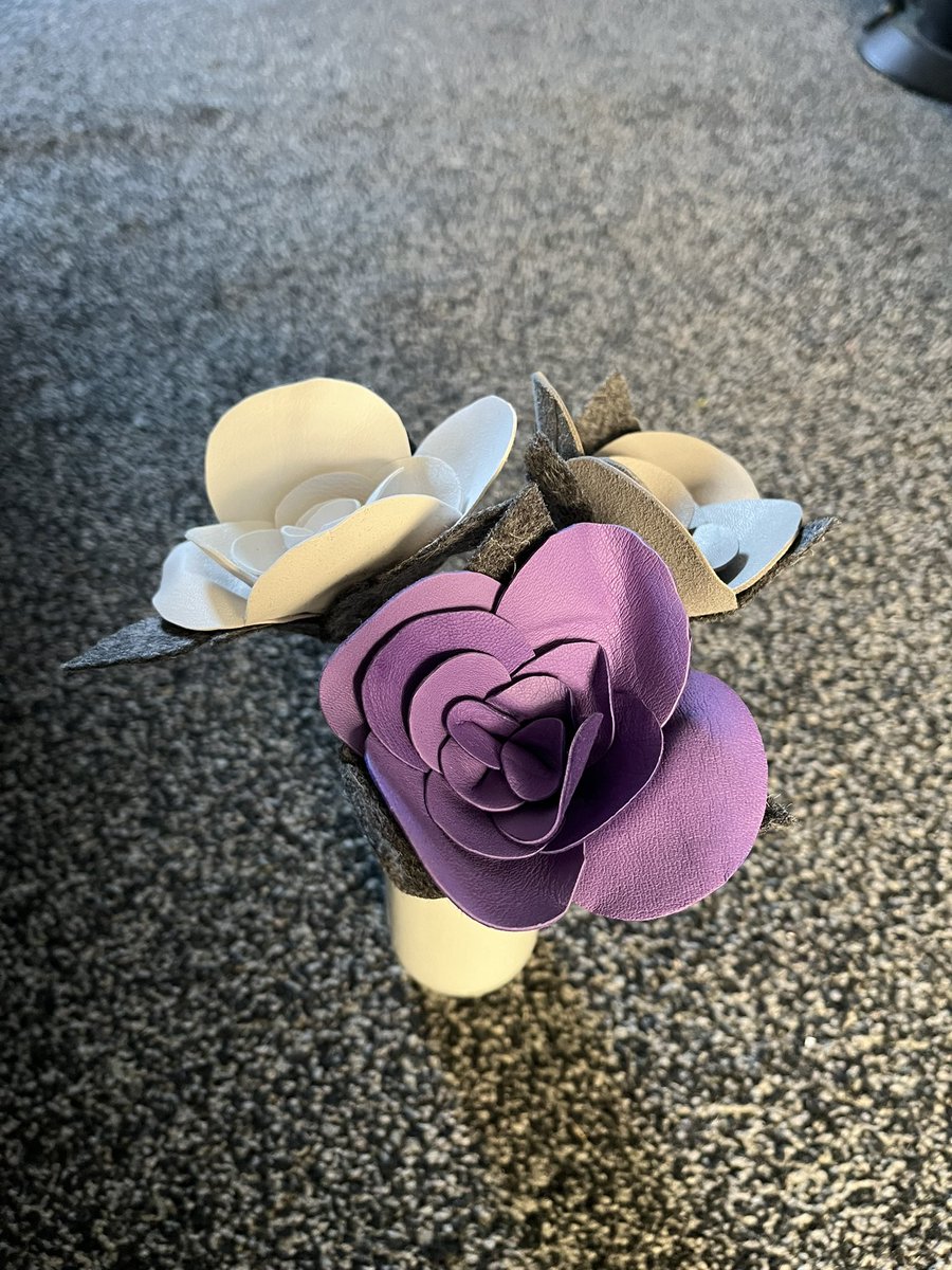f1madlady's tweet photo. Happy 3rd (Leather) Wedding Anniversary Jeff - thank you for my beautiful leather flowers in our wedding colours #herestomanymore https://t.co/MzMrDkagQK