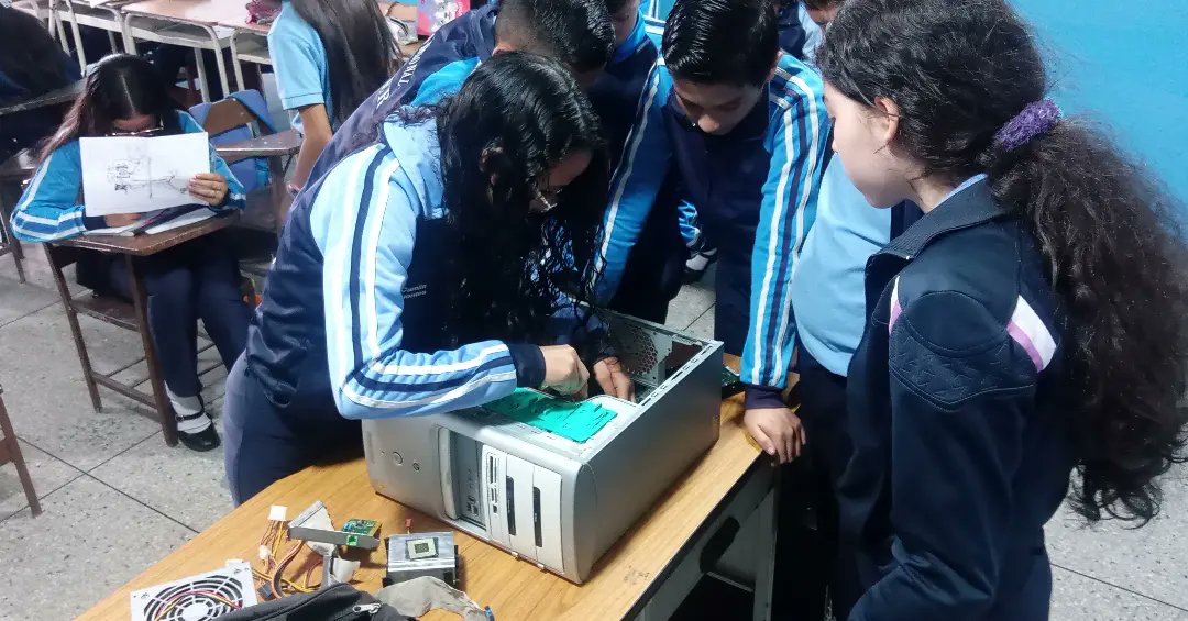 #Tachira🇻🇪 
#McipioAndresBello 
.
.
✅ Actividad conociendo las partes de un C.P.U 🔌
✅1er año de Ciencia y Tecnológia 
✅Prof. Encargado: Juan Carlos Delgado 
.
.