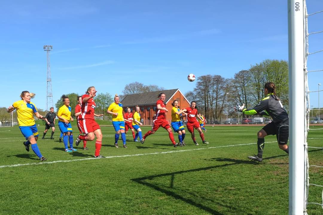 2️⃣0️⃣1️⃣8️⃣ Final Having won the Edwards Challenge Cup in back to back years in 2013/14 and 2014/2015, a 3 year absence before they were to make it back to the final. REME Women came out on the back of a 2-0 loss to the RLC though. It wouldn't be long before another final.