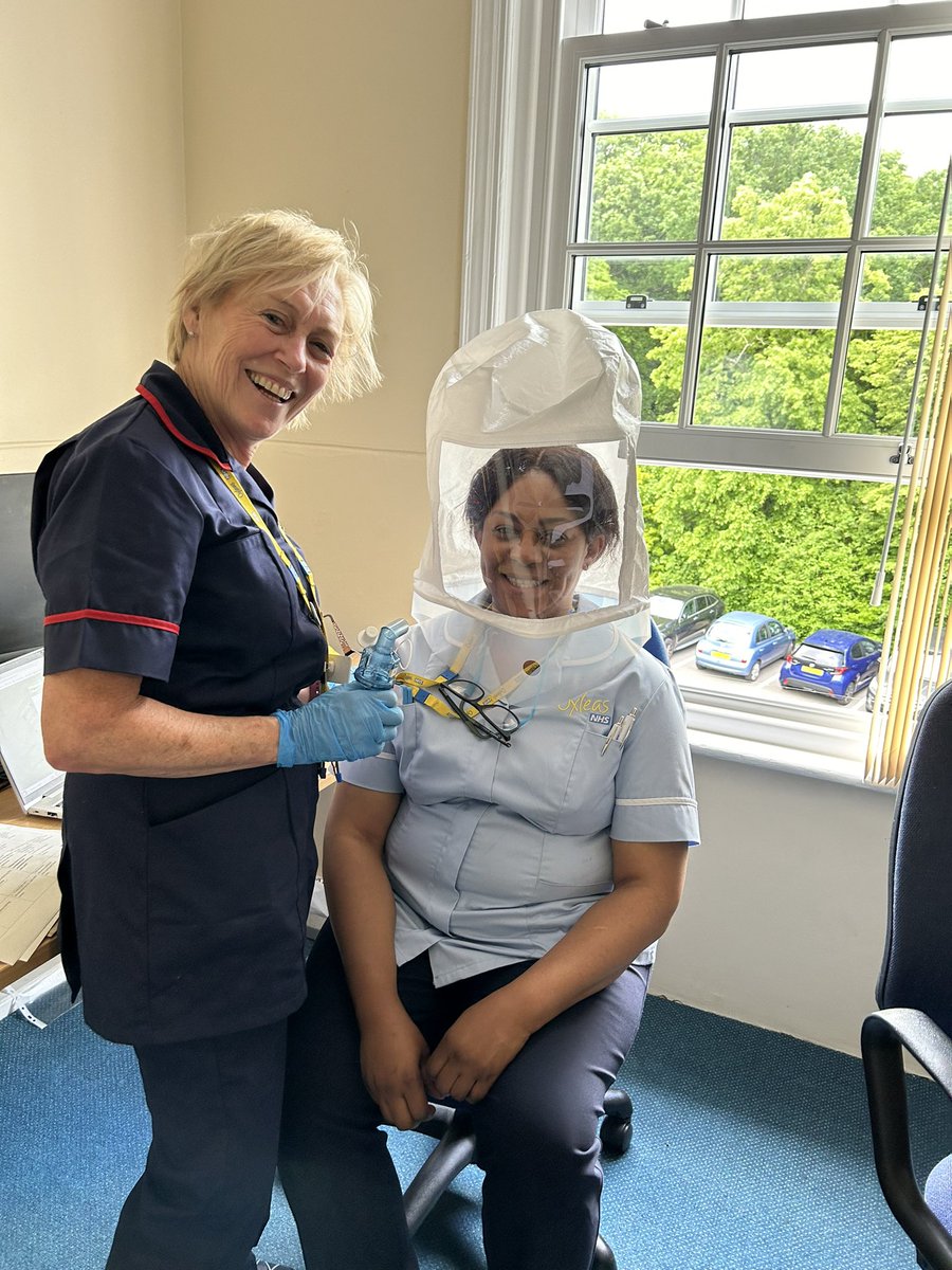 Thanking our DN Teams Bostall & Lodge Hill for supporting the FFP3 Fit Testing campaign & especially Ngozi for agreeing to be pictured in this splendid headgear 👏👏@nurseEmma21 @OxleasNHS @OxleasPhysH @RodwellKaren @LauraLau47638