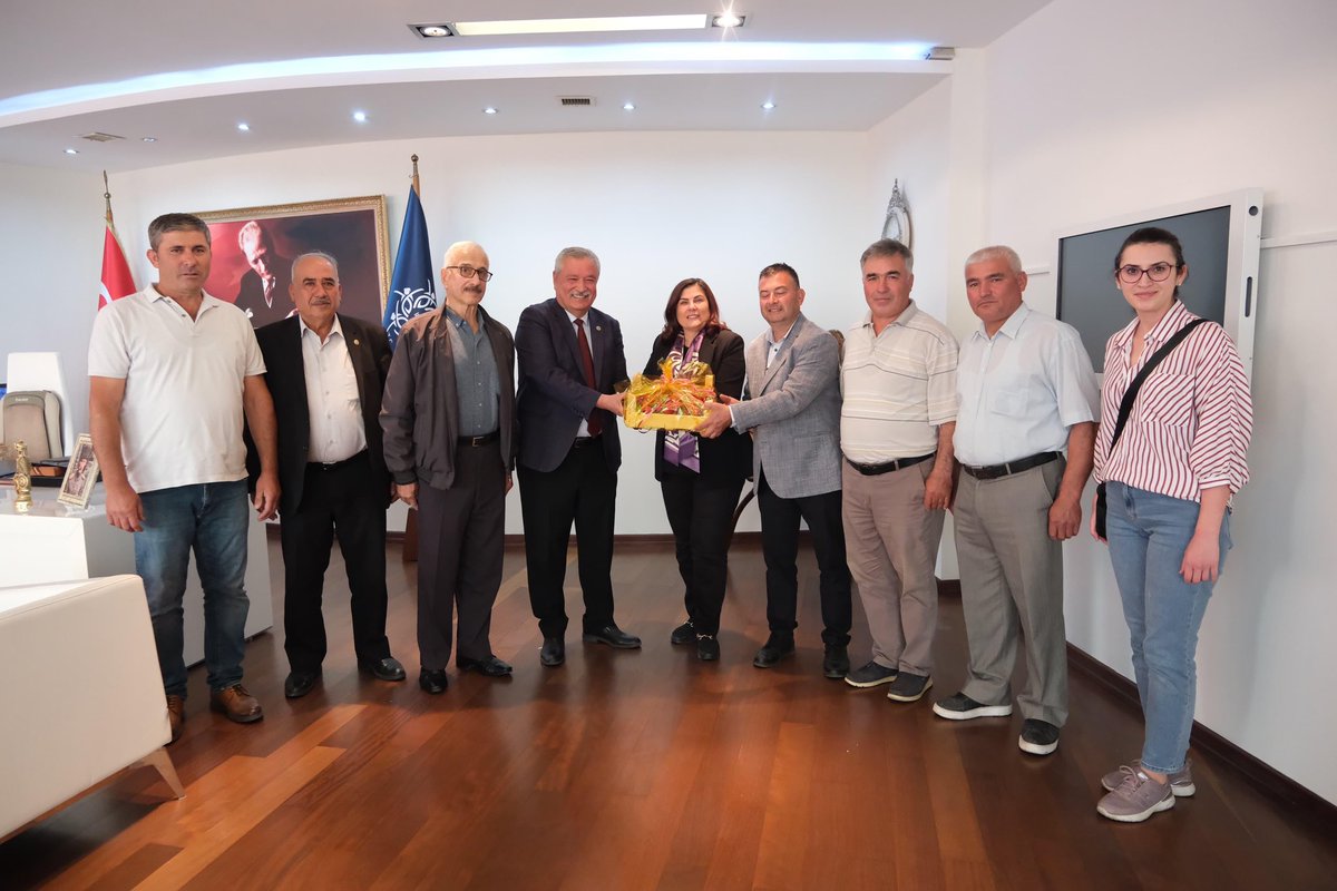 Efeler Ziraat Odası Başkanı Sn. Mehmet Kendirlioğlu ve yönetim kurulu üyelerini belediyemizde ağırladık.

Nazik ziyaretleri için kendilerine teşekkür ediyorum.