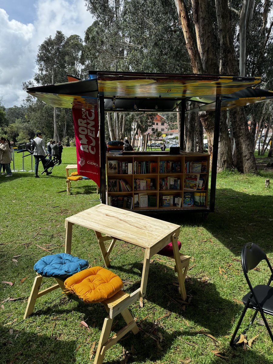 En el parque lineal del Río Yanuncay en la 1ro de Mayo (Cuenca) encontrarán ahora esta #biblioteca pública gratuita para leer y conectarte con la naturaleza 🍂