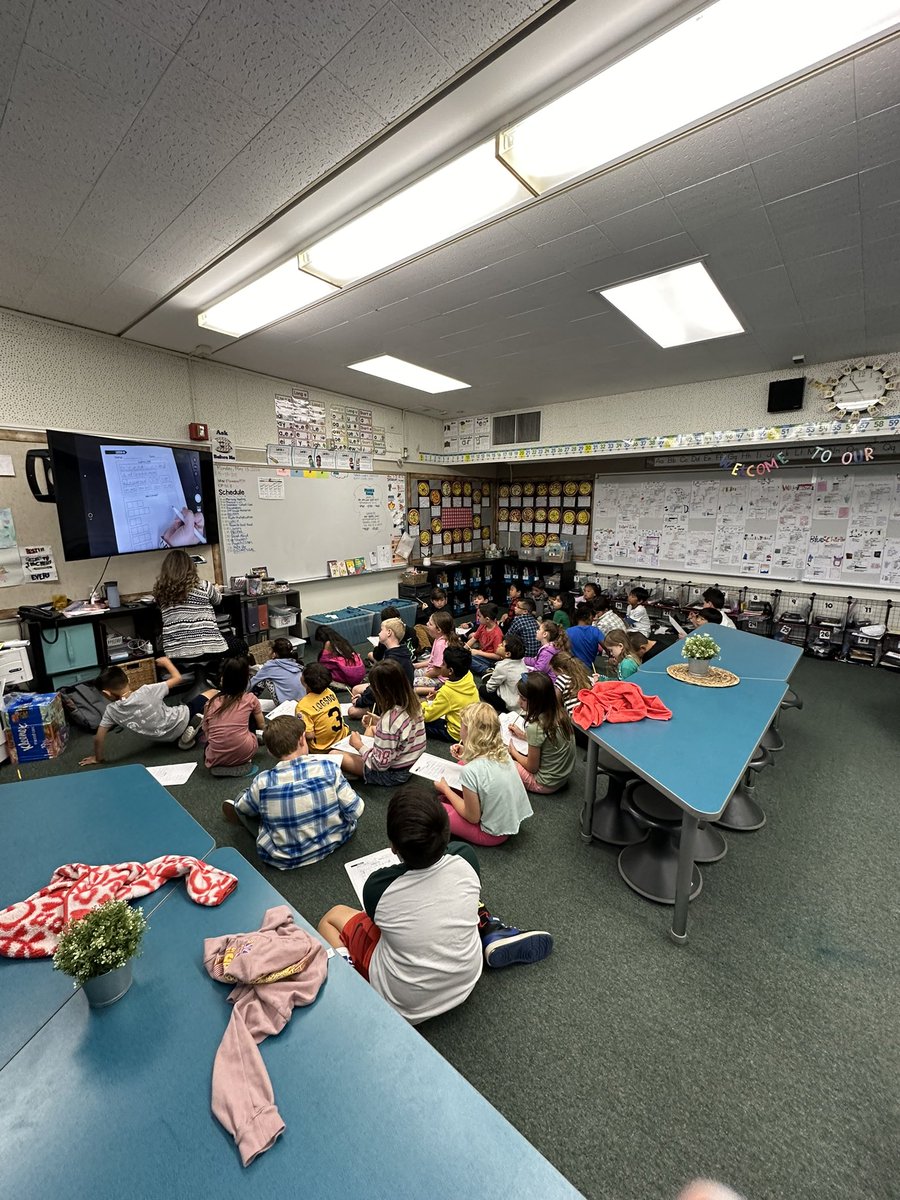 FullertonSel's tweet photo. What a treat to start my day with the amazing Mrs. Roumiguiere @FSDAcaciaPandas. Super impressed with the phonics skills of these 2nd graders.  Go Pandas Go! 🐼 
#FSDlearns #FSD  #FSDsel
#SEL #FSDPBIS #FSDconnects https://t.co/JxKu6Y3Ar8