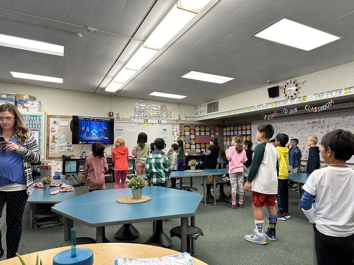 FullertonSel's tweet photo. What a treat to start my day with the amazing Mrs. Roumiguiere @FSDAcaciaPandas. Super impressed with the phonics skills of these 2nd graders.  Go Pandas Go! 🐼 
#FSDlearns #FSD  #FSDsel
#SEL #FSDPBIS #FSDconnects https://t.co/JxKu6Y3Ar8