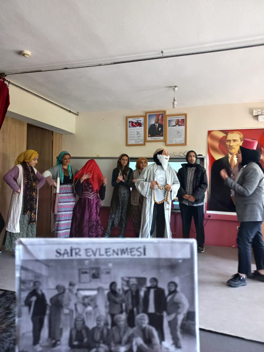 HaskoyMtal's tweet photo. Türk Dili ve Edebiyatı öğretmenimiz Meral Baran’ın düzenlediği edebiyatımızın ilk tiyatrosu “Şair Evlenmesi” 10. sınıf öğrencilerimizle sahnelenmiştir. @haskoykymkmligi @bozyel_necdet @HaskoyMem @KizilkanR https://t.co/E3QlGwRNuD