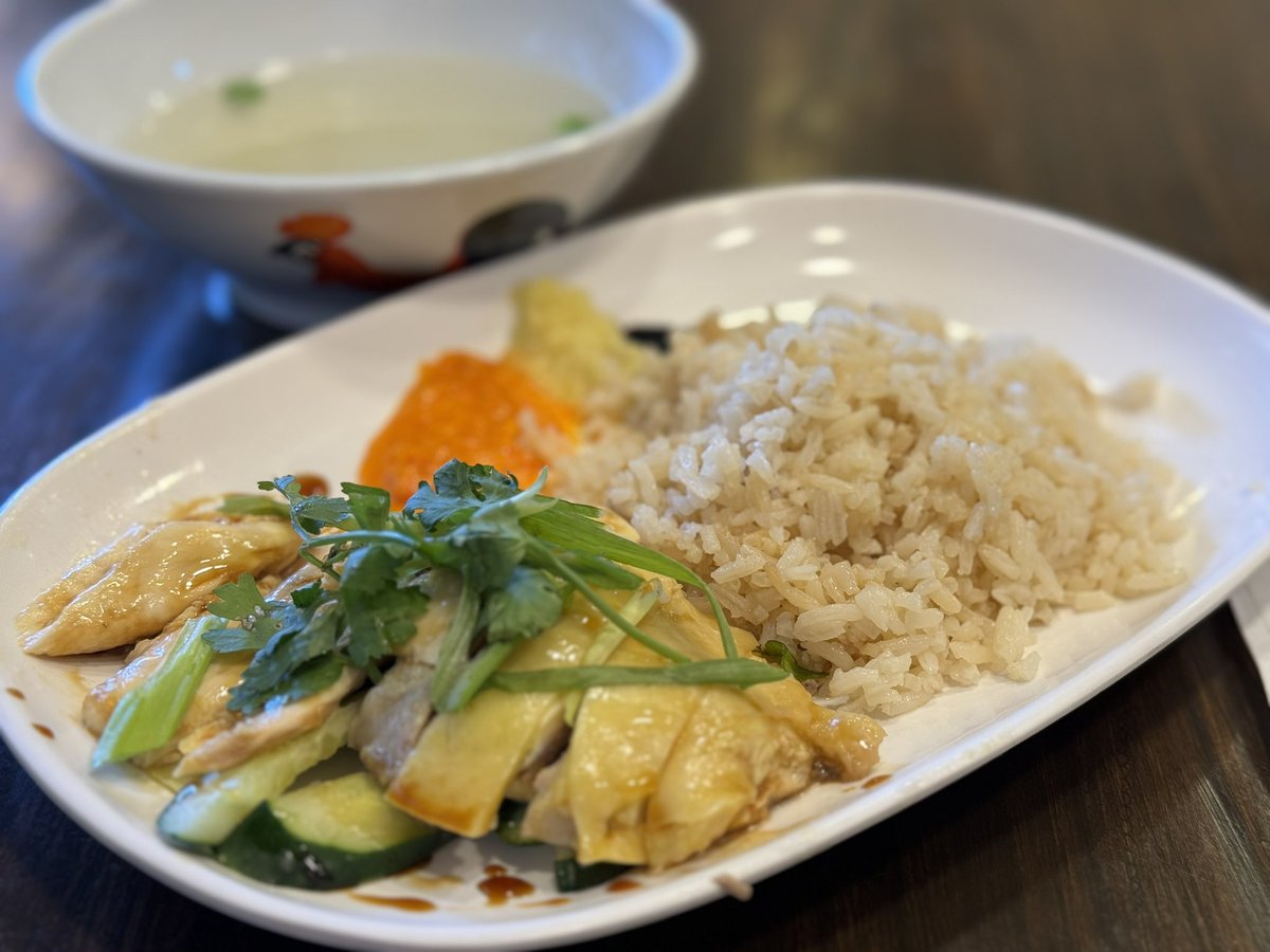 Enjoyed my day at work working with <a href="/ECIOcongress/">ECIO</a> 
For the #ECIOTakeover. 
kudos to the admin team.

Looking forward to Day 2

In the meantime, its time to savour this favourite National dish of mine .. The Singapore Hainanese Chicken Rice