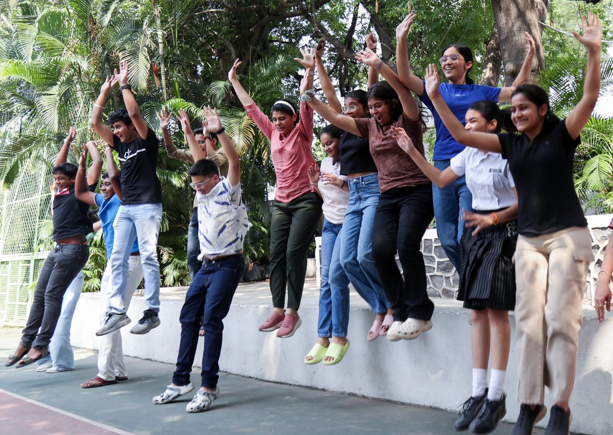 Students in jubilant mode after the declaration of India's Central Board of Secondary Education (@cbseindia29) results, in Nagpur Monday. #CBSEResults #cbseresult2024 #cbseresults2024 #CBSEBoardResult
