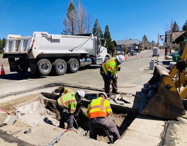 #TrafficAlert Utility Project updates on State Route 28 in north Lake Tahoe for this week! Please click on the link for more information -> conta.cc/3UFatCr
@PlacerSheriff @PlacerCA @CHP_Truckee