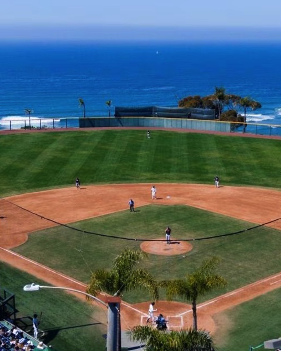 College baseball's most scenics ballparks 😍 — a thread 🧵 Point Loma Nazarene: Pacific Ocean Backdrop 🌊