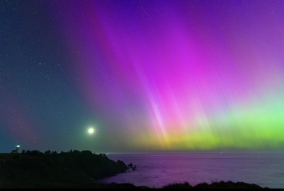 Northern Lights over Port Orford 😍 

Show us your Northern Lights photos 👇