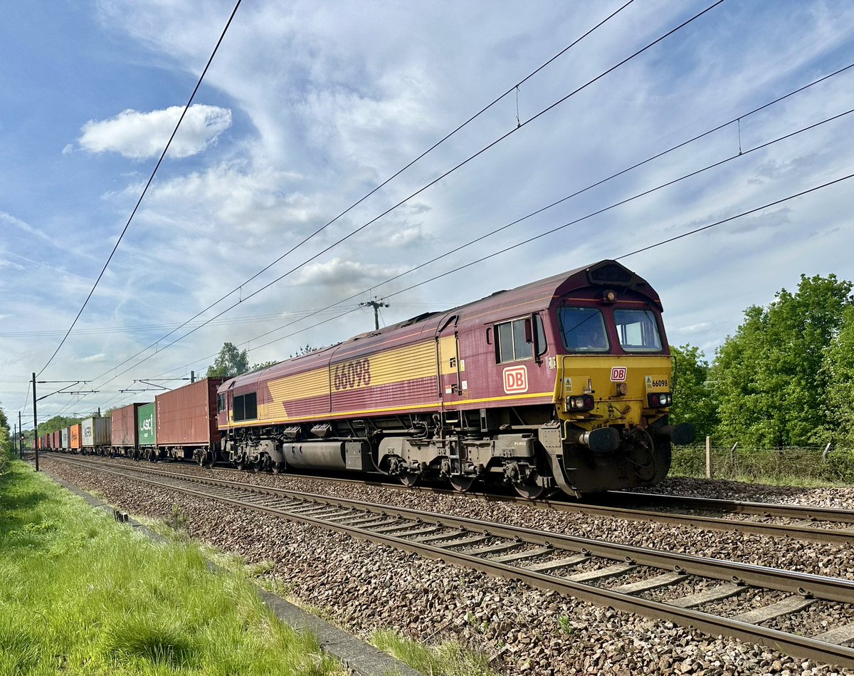 66098 at Crofton on todays 4L08 Europort - Gateway #class66