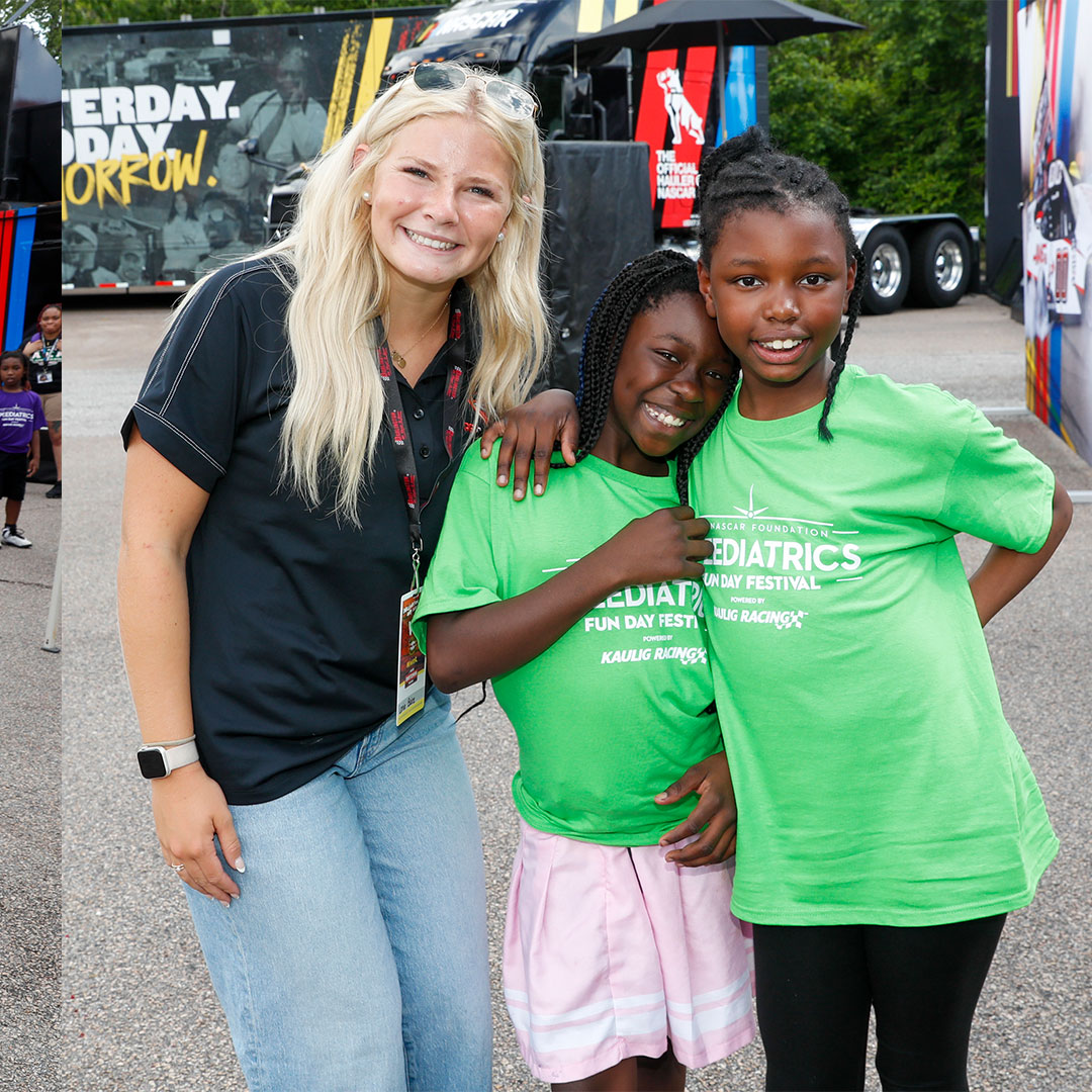 NASCAR_FDN's tweet photo. Thank you to our sponsors @KauligGiving and @KSDTCPA, and our visiting drivers @LavarScott, @ReginaSirvent, @EloySebastian10, @TJDecaireRacing, @LanieBuice, @CassidyKeitt, @LQMotorsports, and @NLyons14 from @RevRacin! π
#Speediatrics https://t.co/bzN8weFdrS