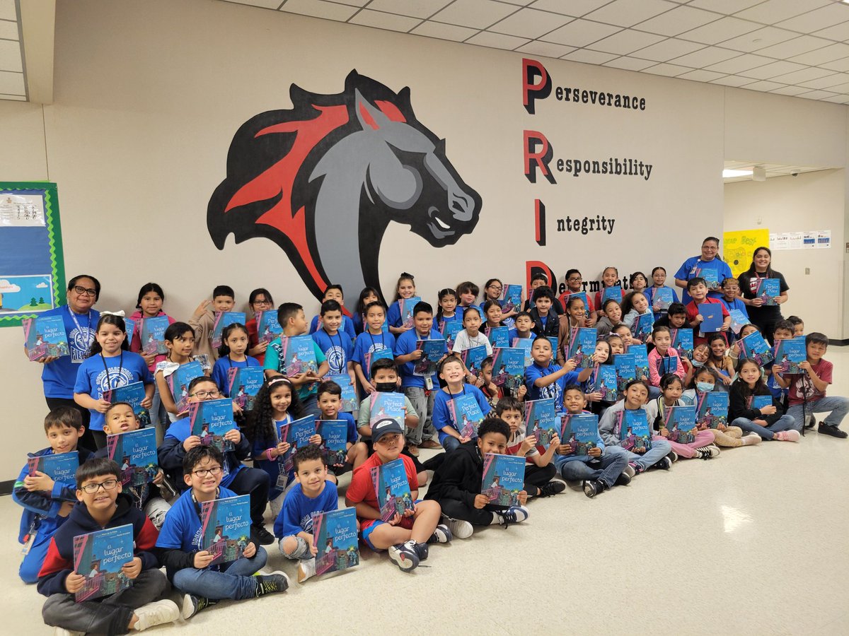 Thank you, @delgadong94, for allowing our second grade scholars an opportunity to meet author Matt De la Pena. They really enjoyed themselves. #SpencePRIDE #SpenceGRIND