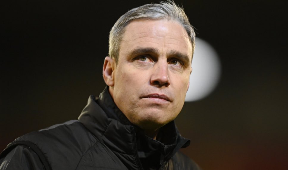 With Michael Duff becoming the most likely candidate for the next Huddersfield job - let’s take a look at our possible next manager!
#htafc #htfc #football #huddersfield #utt #UTT #thread #Management #manager #Barnsley #MichaelDuff 
(6 Part Thread)