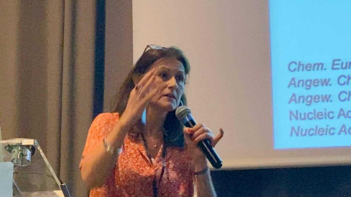 Mélanie Etheve-Quelquejeu <a href="/EtheveMelanie/">Mélanie Etheve-Quelquejeu</a> on wonderful chemistry to probe RNA-modifying enzymes #esboc57