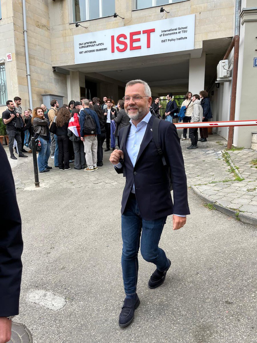 MiRo_SPD's tweet photo. It’s the civil society, stupid. 

Thanks to all courageous activists for their unwavering support of 🇬🇪’s EU aspirations. 

Europe's heart beats loudest in 🇬🇪 . Tbilisi is the true capital of 🇪🇺.

By the way LGBTI rights are human rights!

🇬🇪🇪🇺🏳️‍🌈🙏🏾🫶 https://t.co/AgmLIQWZtM