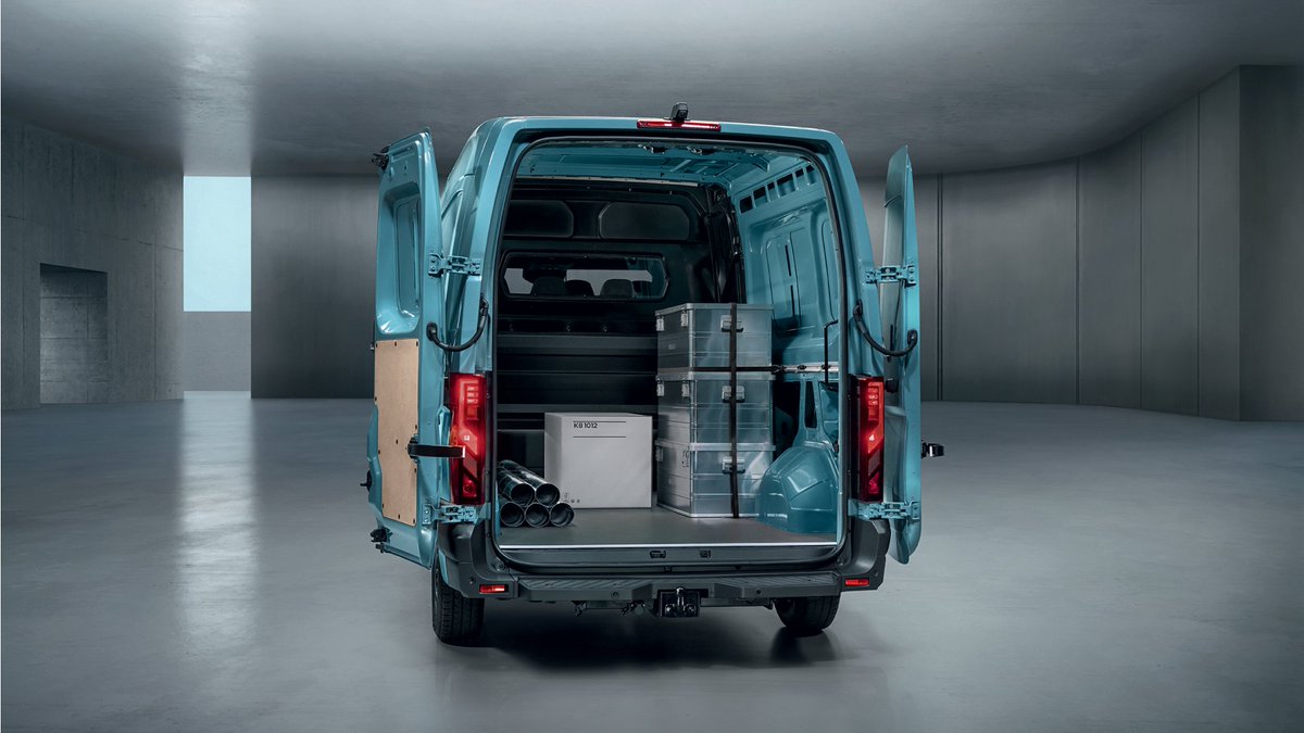 #Renault #Master is nu te bestellen. 

#aerovan met een robuuste grille, nieuw Renault-embleem en een aerodynamisch design. ontworpen voor meer efficiëntie: brandstofgebruik vermindert naar 1,5 liter/100 km, 1625 kg laadvermogen en 2500 kg trekvermogen.