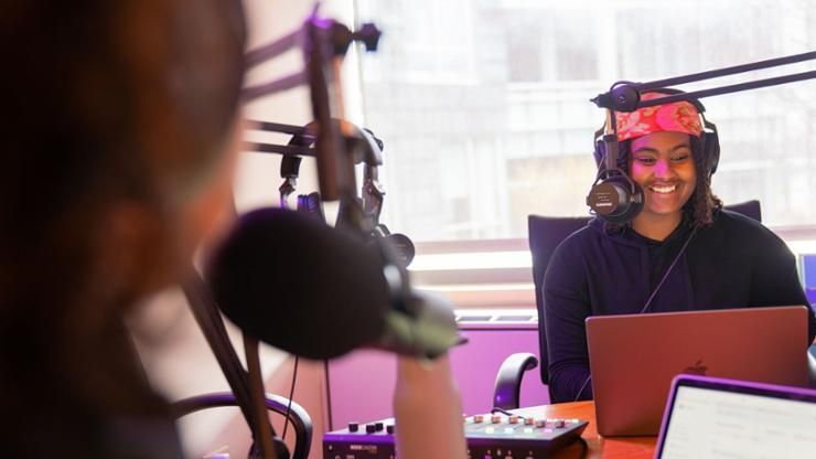 HamiltonCollege's tweet photo. Opportunity Program Director Aaron Ray and OP students Kelvin Nuñez ’24 and Meg Lambert ’27 talk about the podcast they created to promote the program and celebrate its participants. Read and listen: https://t.co/FSh2eXUFbx

#OpportunityProgram #Podcast https://t.co/V5JuIoLy9K