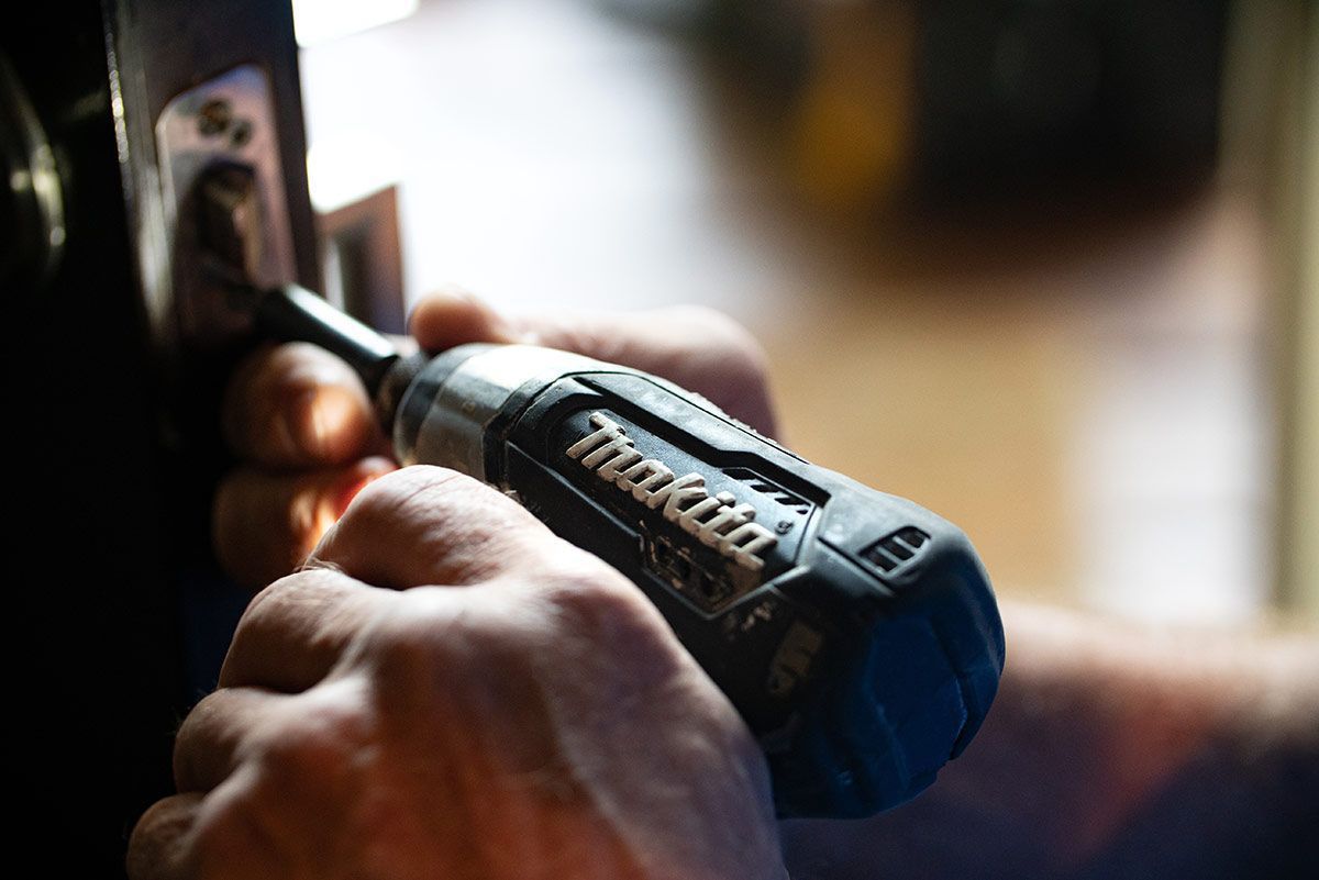 clbostonhomes's tweet photo. 𝗖𝗵𝗲𝗰𝗸 𝗗𝗲𝘁𝗲𝗰𝘁𝗼𝗿𝘀 𝗮𝗻𝗱 𝗔𝗹𝗮𝗿𝗺𝘀

Test all smoke and carbon monoxide detectors in your properties. Replace batteries where necessary and ensure that these critical safety devices are working properly to keep your tenants safe. 

#propertyrentaltips https://t.co/L3WDLzwPu9