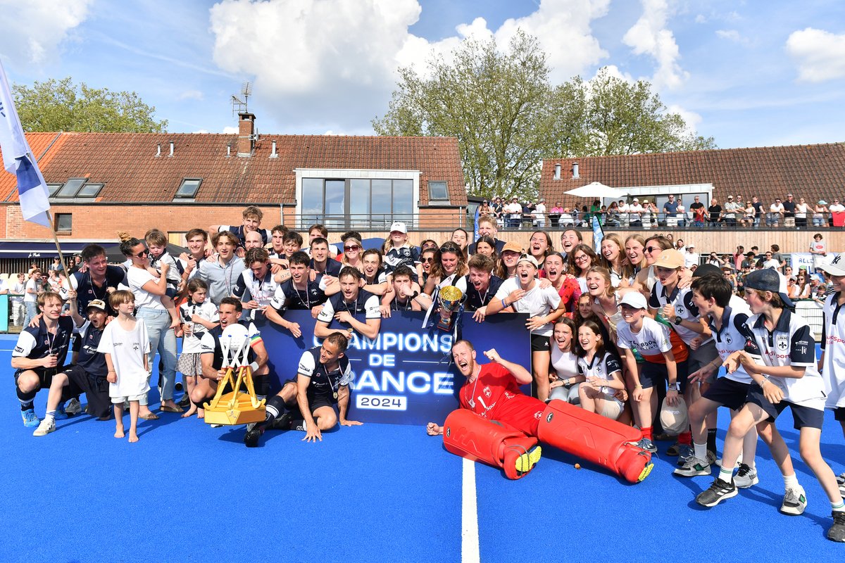 🔥 ILS L'ONT FAIT ! 🏑 Un grand bravo aux joueurs de l’équipe masculine du Lille Métropole Hockey Club (@LilleHockeyClub), sacrés Champions de France ce week-end 👏👏👏 ©️ Cédric Martin