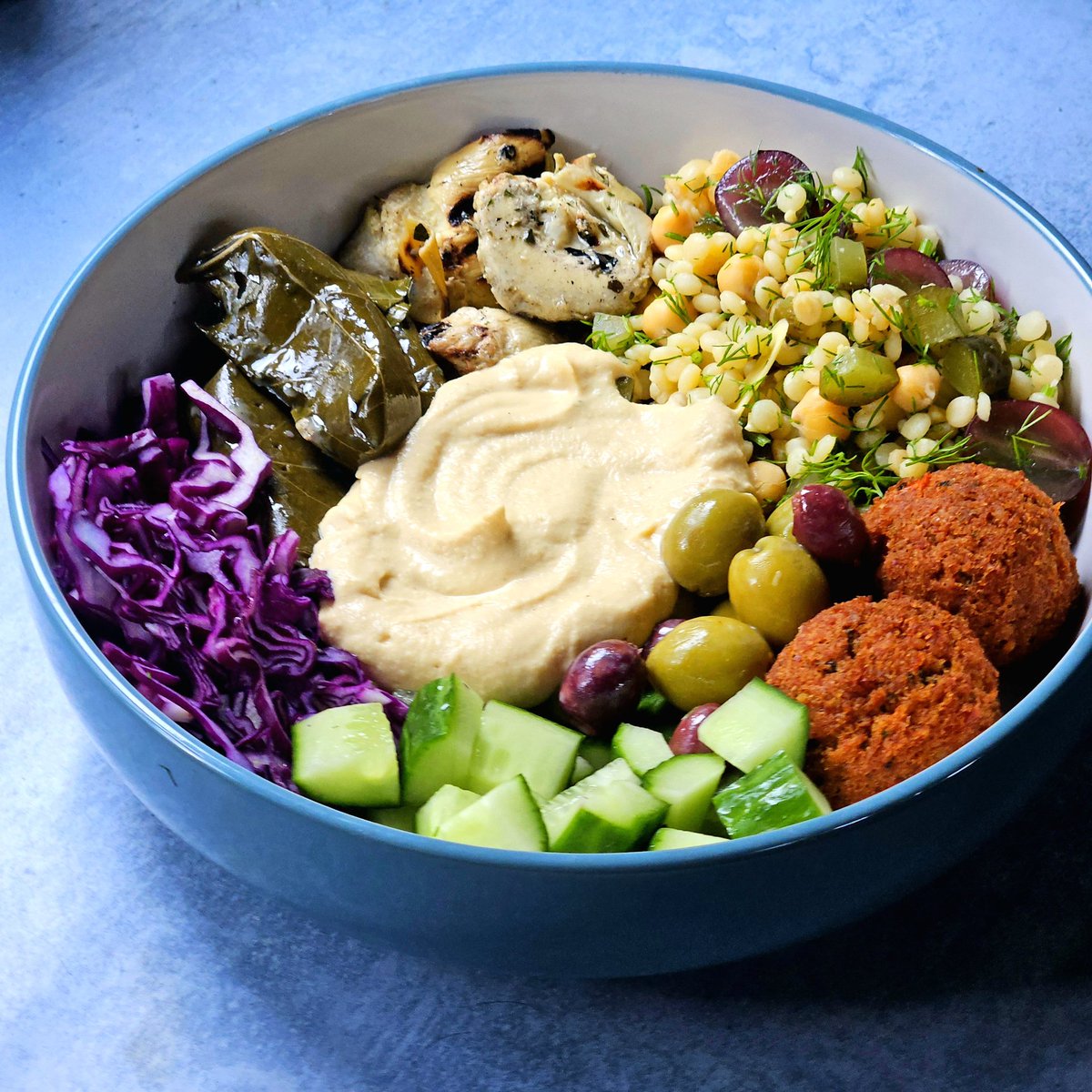 What I ate today!

Bliss bowl with hummus, falafel, stuffed vine leaves, artichokes, olives, grape/caper couscous, and salad.

#vegan #plantbased