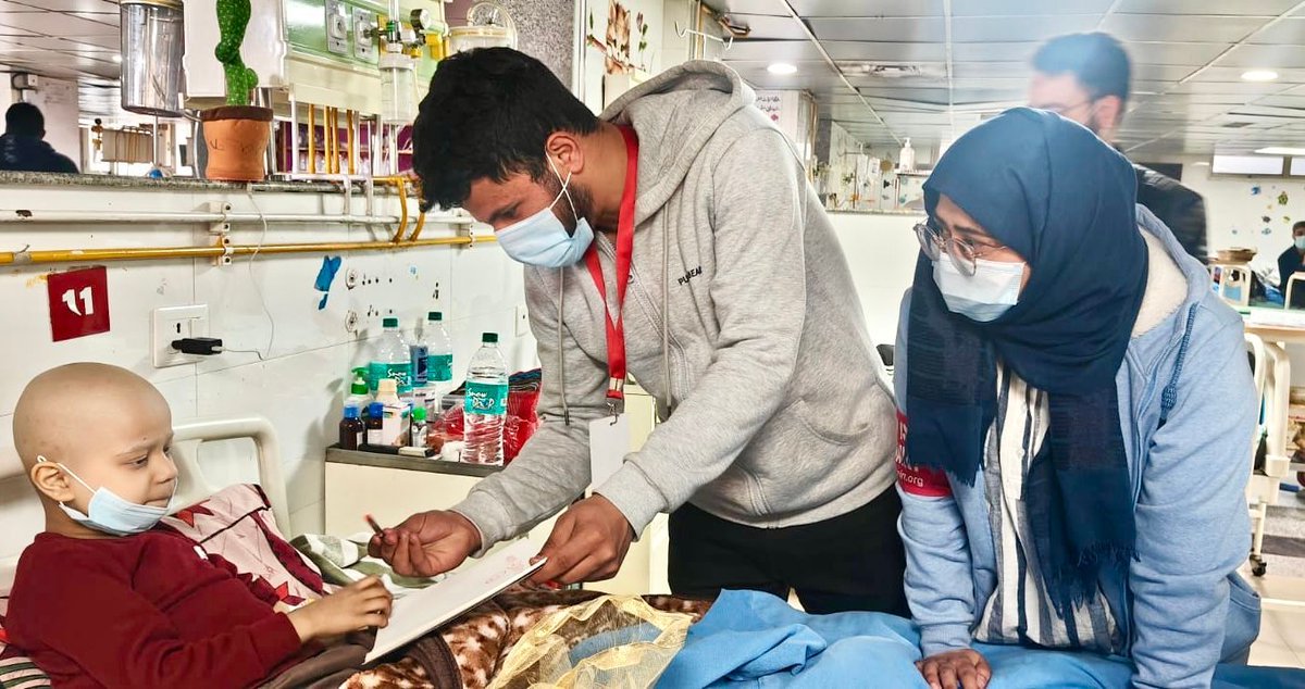 WhoIsHussain's tweet photo. WiH Kashmir visited an Oncology ward of a hospital as part of their #7virtues #actsofkindness campaign. They distributed fruits to the patients, food packs to attendants and drawing materials for the children.
#Kashmir #oncologypatients https://t.co/sVBZHDz4F8